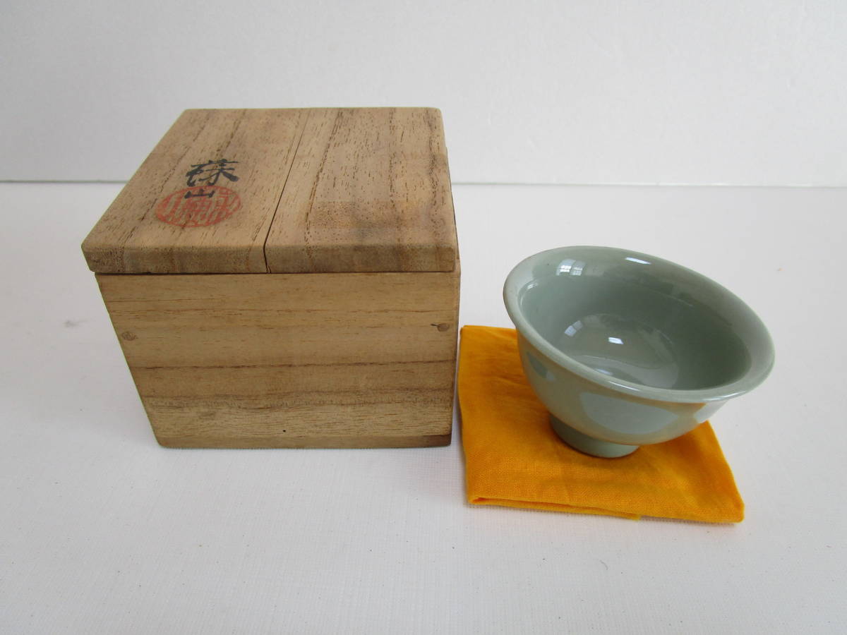 【セール，新品】 初代諏訪蘇山 青磁 酒盃 ぐい呑み 桐箱 酒器(酒器)｜売買されたオークション情報、yahooの商品情報をアーカイブ公開 - オークファン 京焼