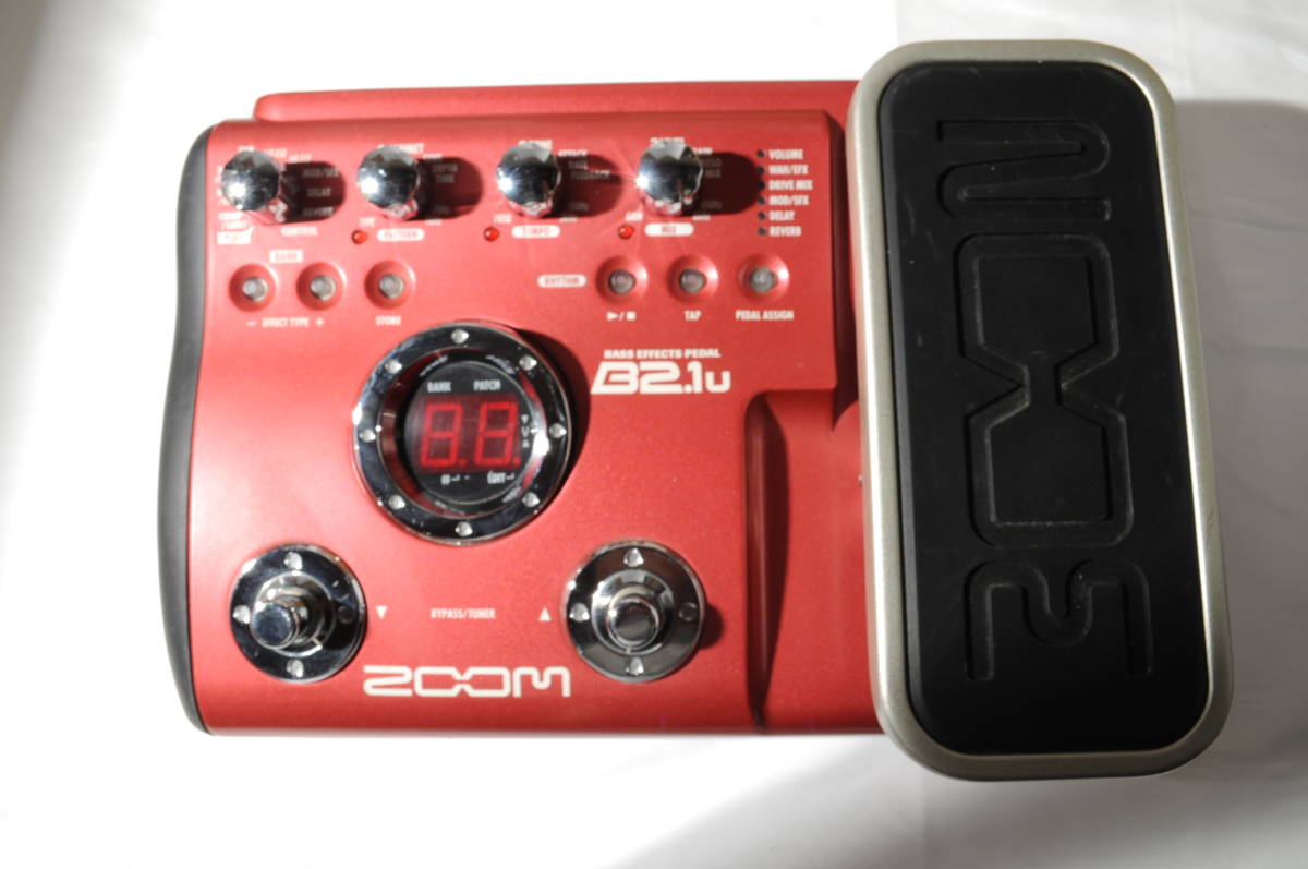 【美品】 ZOOM B2.1u 小型ながら多彩で実用的な機能を搭載！ベース用マルチエフェクター