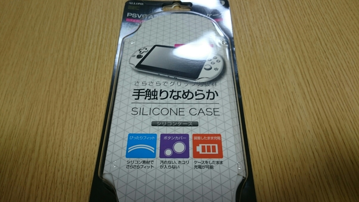 【新品同様】Playstation Vita WiFiモデル Glacier White（PCH-2000 ZA22）