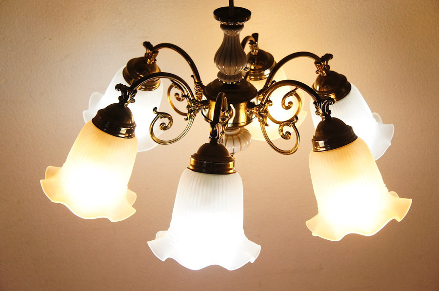 ☆TOSHIBA東芝☆シャンデリア6灯☆プルスイッチ式 ガラス BFC-6902Z