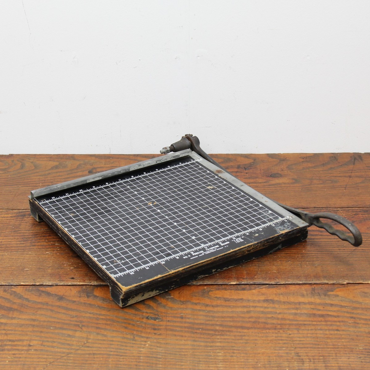 本物保証，人気セール #9575 アメリカ ヴィンテージ オフィス 裁断機 ペーパーカッター TRIMMING BOARD トリミングボード カッティングボード(筆記用具)｜売買されたオークション情報、yahooの商品情報をアーカイブ公開 筆記用具
