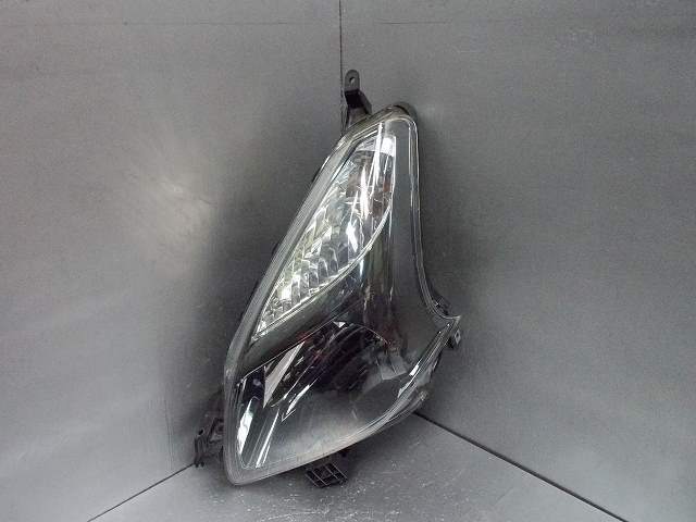 □ラクティス○HID 左ヘッドライト/52-157□NCP100(21946/⑤2 自動車