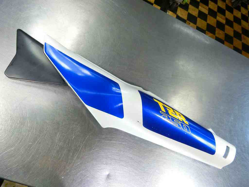 TZR250 シートカウル、テールカウルNo.1☆1KT、2XT TZR250 シート