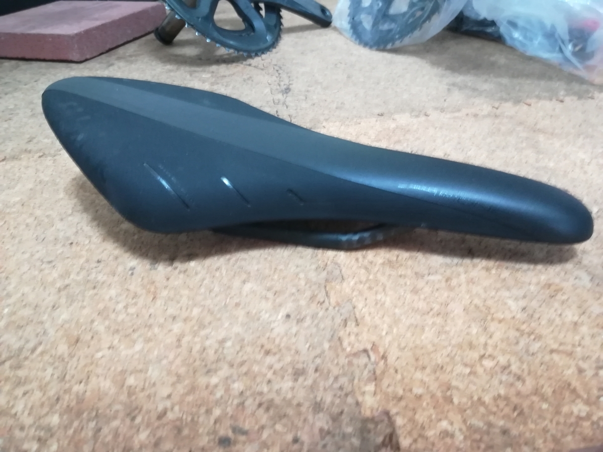 フィジーク アリオネ r1 カーボンレール fizik arione 自転車