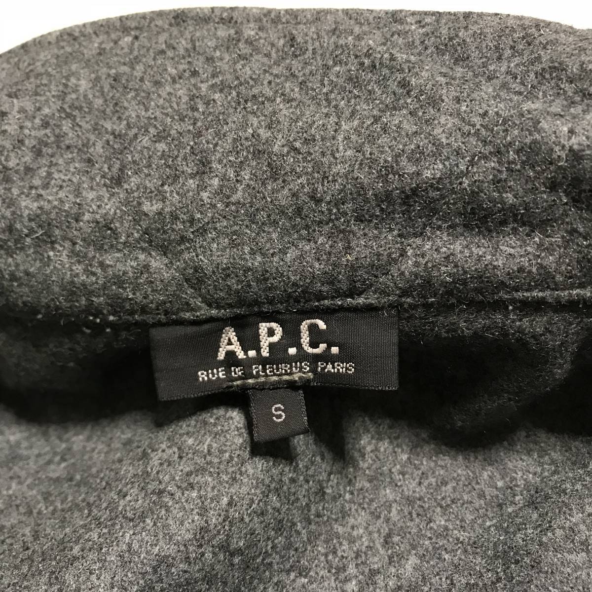 訳アリ フランス製★A.P.C. アーペーセー★ウール ミリタリーコート riri M-65 ジャケット ブルゾン ジップアップ グレー size S アーペーセー A.P.C. マフラー ｜A.P.C. | アーペーセー日本公式オンライン