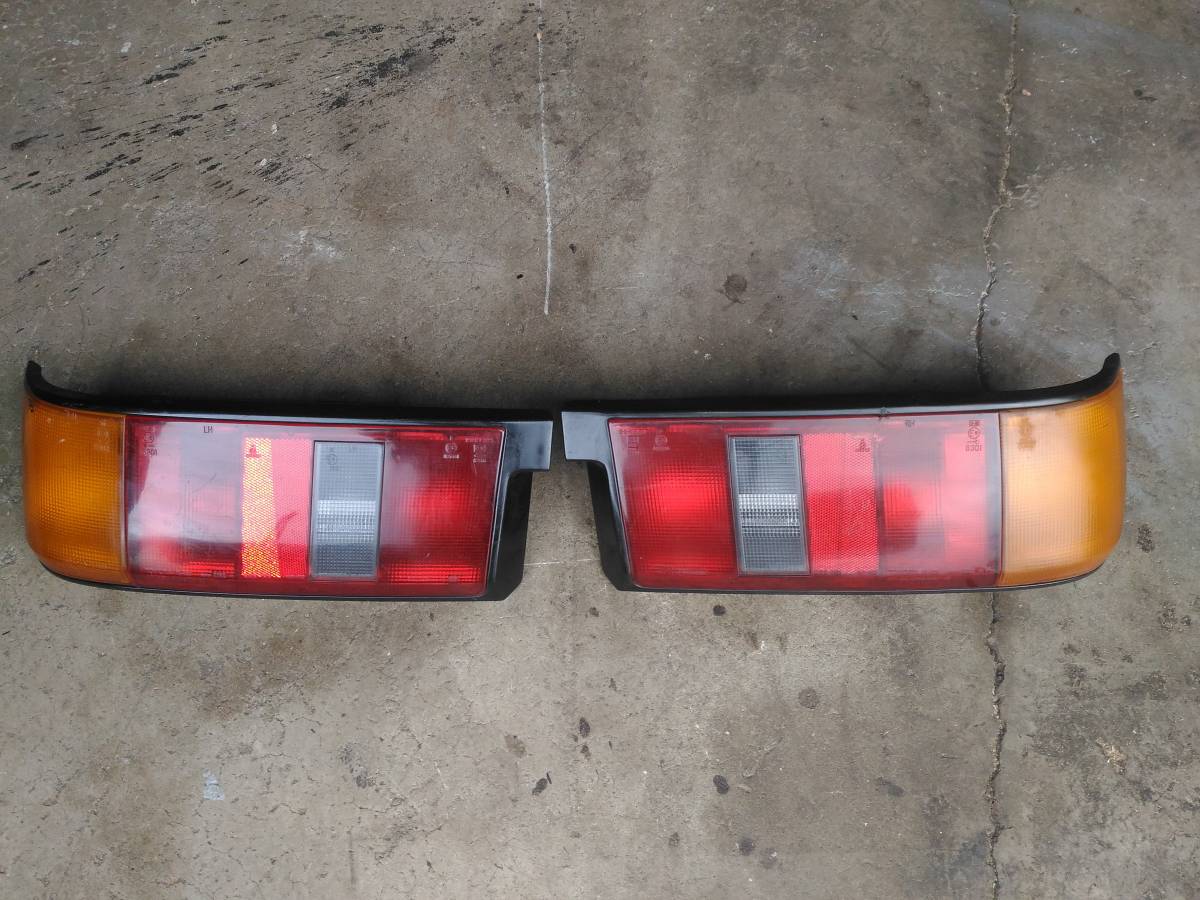 中古　AE86 3DR 前期レビン用左右 テールランプ レビン AE86 純正 前期 AE86テールランプ 後期テール 3D 後期 カローラ