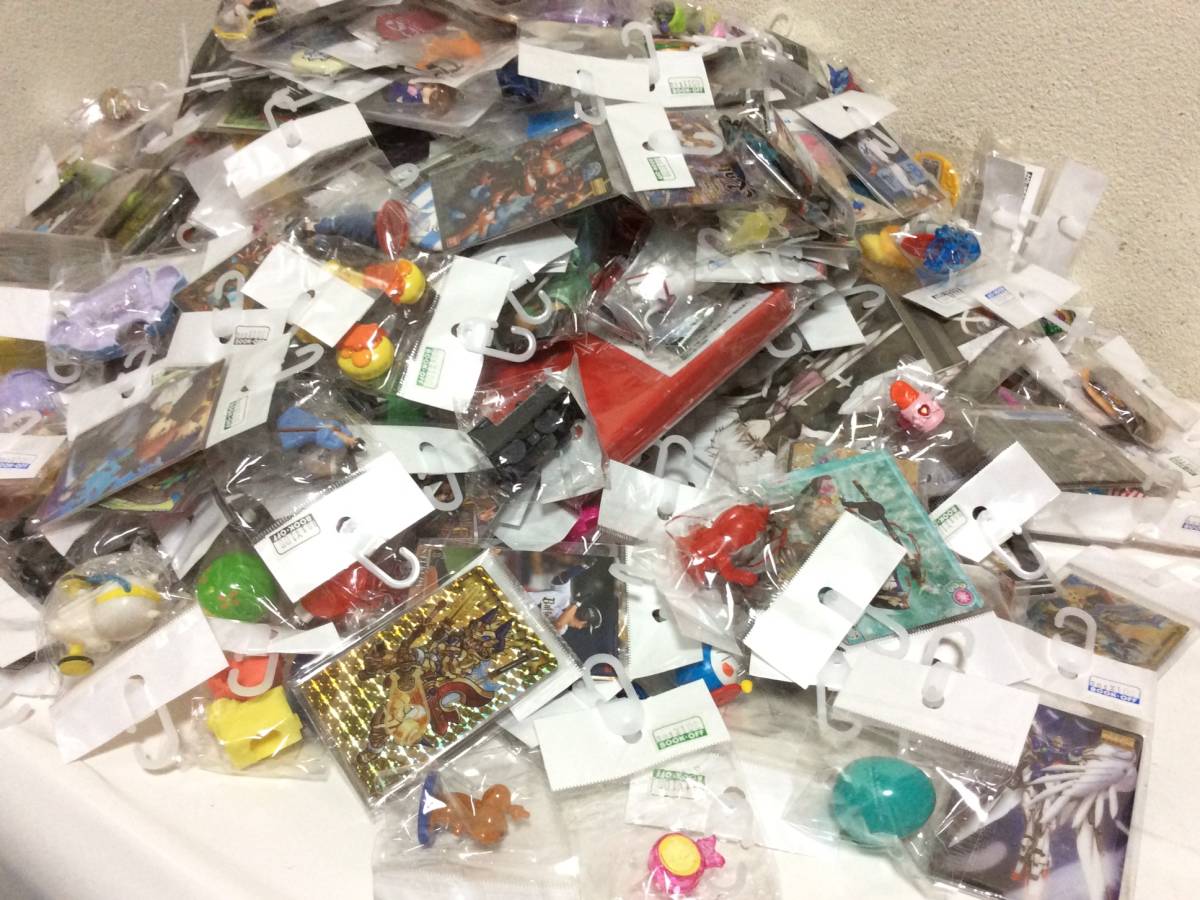 フィギュア 食玩 キーホルダー ストラップ 缶バッチ カード グッズ おもちゃ 他 大量 まとめ ②