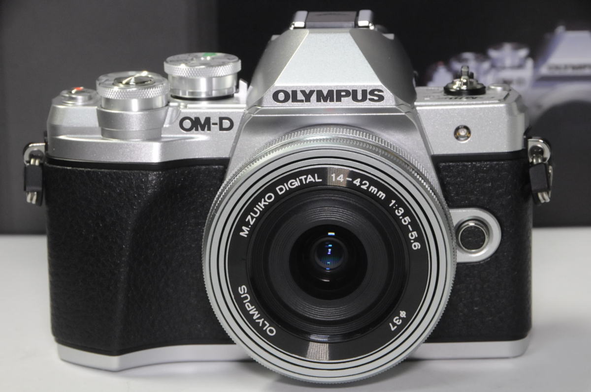 E-M10 OM-D Mark オリンパス □ EZダブルズームキット III シルバー