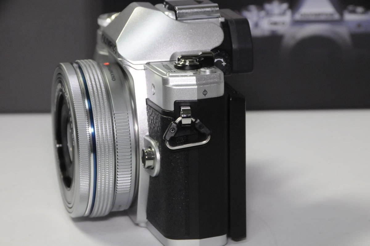 E-M10 OM-D Mark オリンパス □ EZダブルズームキット III シルバー