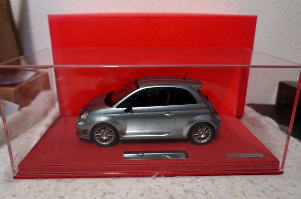 BBR フィアット 695 アバルト Ferrari Tribute 2010 1/18 ミニカー