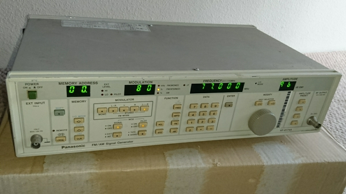 Panasonic FM AM Signal Generator VP8174A