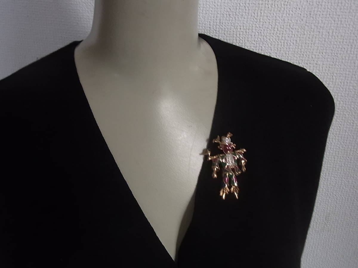 雪と戯れるピエロ コスチュームアクセサリー おどけたピエロのブローチ ブローチ 売買されたオークション情報 Yahooの商品情報をアーカイブ公開 オークファン Aucfan Com