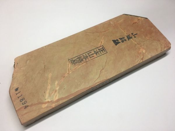 日本 剃刀　へんこつ　特級　桐箱　天然 砥石 向ノ地　戸前　砥粉（正本山） 11894 天然砥石 正本山 山城銘砥京都市右京区梅ケ畑向ノ地町産檜間府中