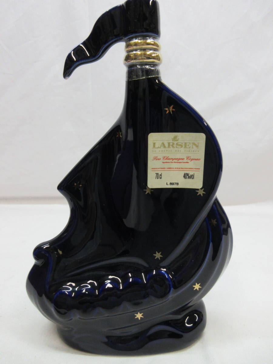 106Q320L00▼LARSEN VIKING SHIP ラーセン バイキングシップ 青×金 陶器ボトル 70ml 40% Larsen Viking Cognac Black Pearl коньяк