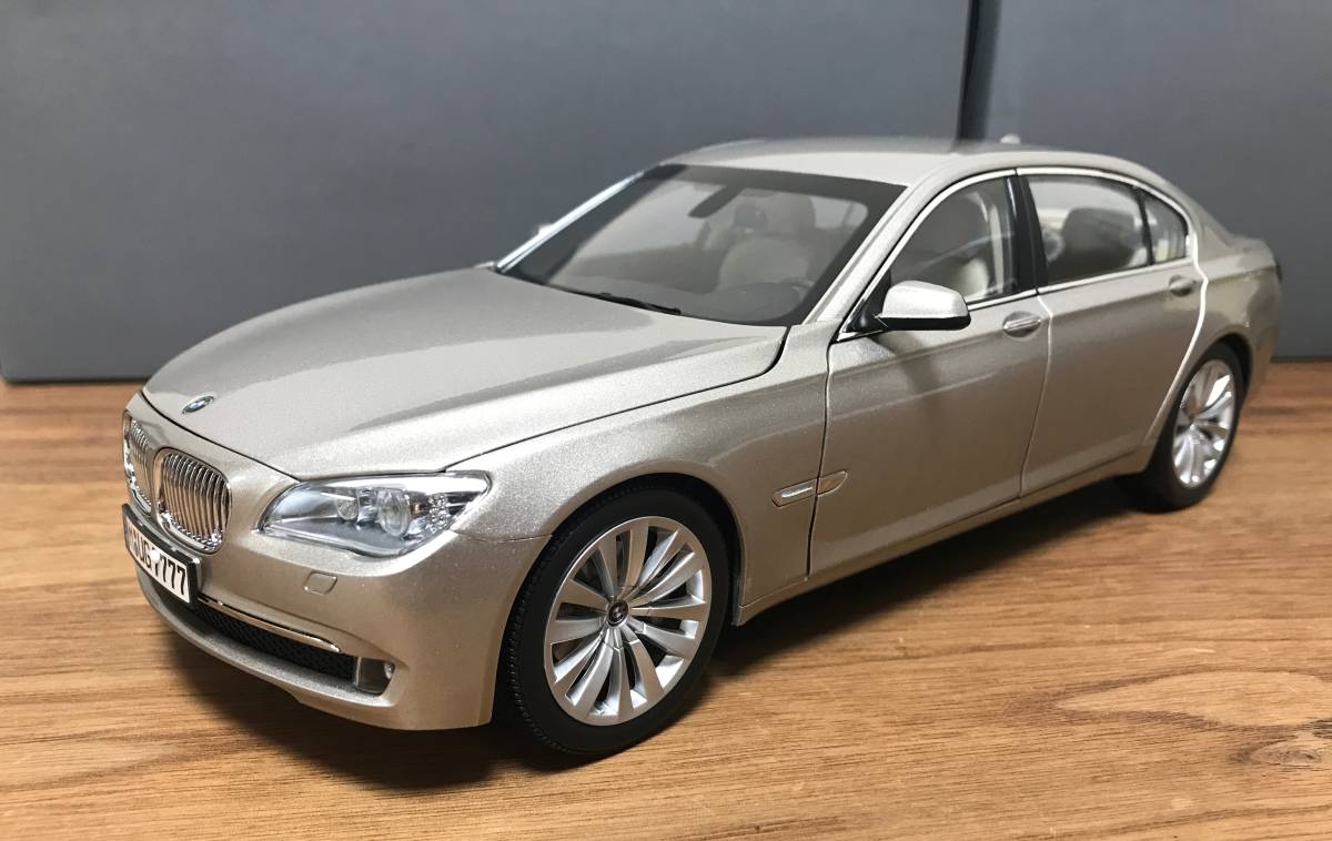 専門店の公式通販サイト 新品 BMW ディーラー特注 京商 1/18 750i