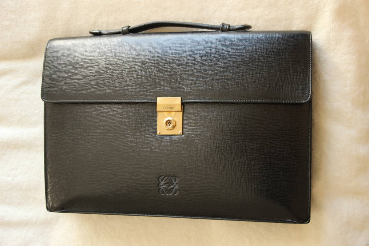 美品 LOEWE ロエベ ビジネスバッグ ブラック ロゴ型押し メンズ 【公式