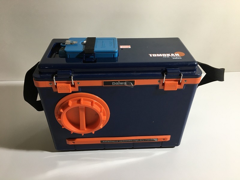 新作入荷，限定SALE z-12101 Daiwa TOMOKAN GX1500 おとり入れ 乾電池式 ポンプ付き(オトリ缶)｜売買されたオークション情報、yahooの商品情報をアーカイブ公開 - オークファン オトリ缶
