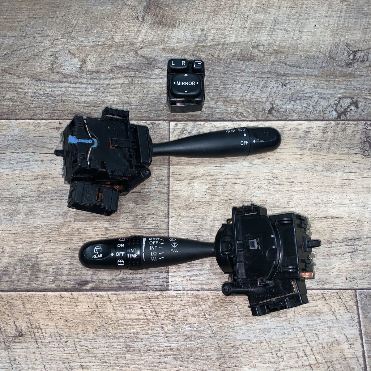 【HOT，定番】 トヨタ純正 ポルテ NNP10 NNP11 ワイパースイッチ ディマースイッチ コンビネーションスイッチ(トヨタ用)｜売買されたオークション情報、yahooの商品情報をアーカイブ公開 - オークファン トヨタ用