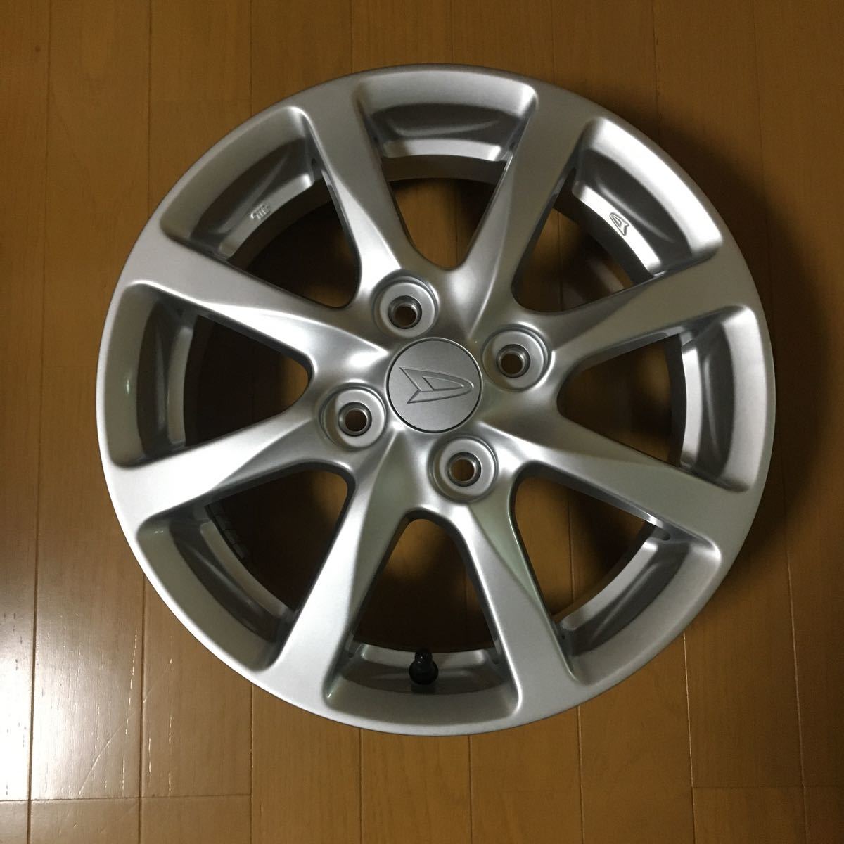 美品 ダイハツ純正 15×4.5J＋45 PCD100×4穴 激安！