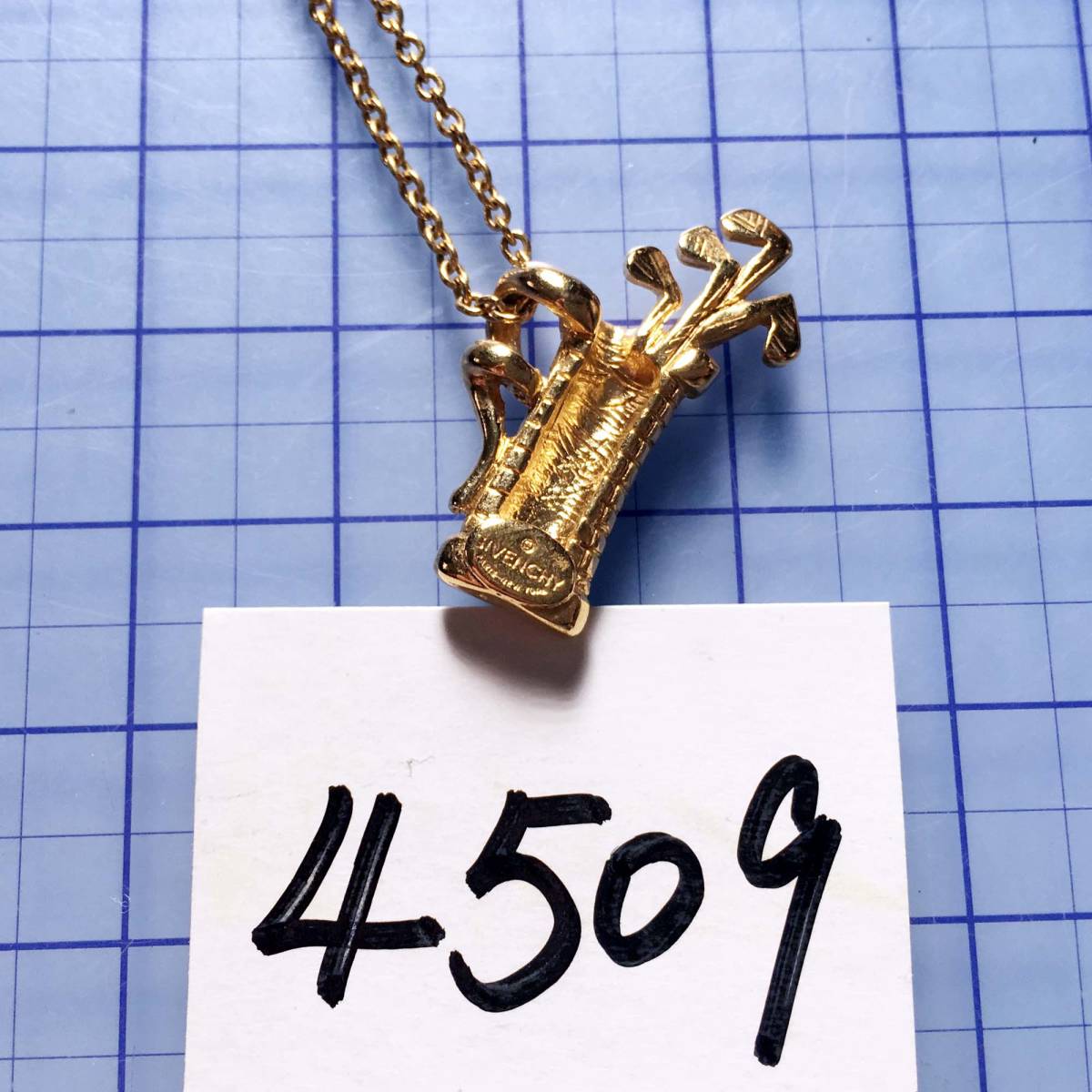 美品 GIVENCHY ジバンシー ゴルフバッグのモチーフ ゴールド 