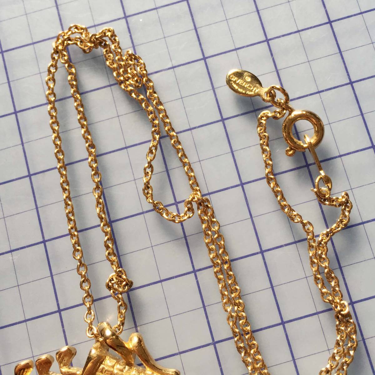 美品 GIVENCHY ジバンシー ゴルフバッグのモチーフ ゴールド 