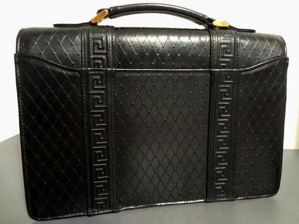 グレカ | VERSACE 長財布 0 ブラック,シルバー 良品◆GIANNI VERSACE◆太陽神×黒革グレカ柄×ダイヤ調型押ブリーフケース◆ハンドル付きセカンドバッグ◆黒×金銀系◆書類鞄◆ブラック系