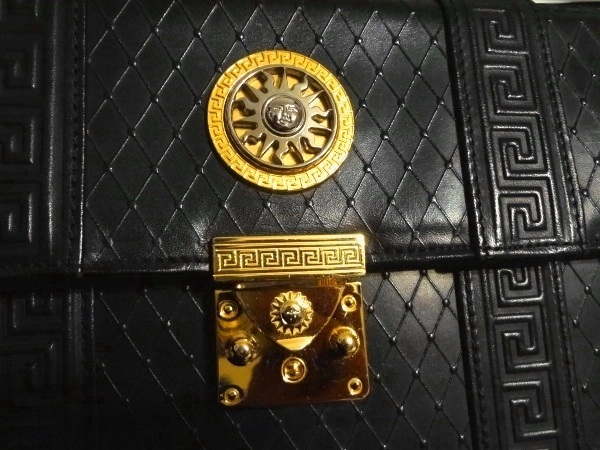 グレカ | VERSACE 長財布 0 ブラック,シルバー 良品◆GIANNI VERSACE◆太陽神×黒革グレカ柄×ダイヤ調型押ブリーフケース◆ハンドル付きセカンドバッグ◆黒×金銀系◆書類鞄◆ブラック系