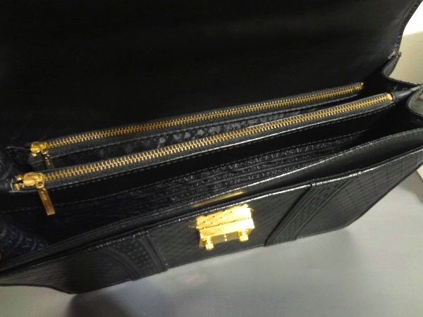 グレカ | VERSACE 長財布 0 ブラック,シルバー 良品◆GIANNI VERSACE◆太陽神×黒革グレカ柄×ダイヤ調型押ブリーフケース◆ハンドル付きセカンドバッグ◆黒×金銀系◆書類鞄◆ブラック系
