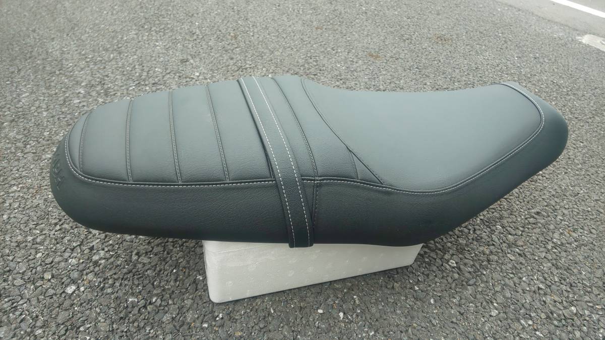 Triumph トライアンフ ストリートツイン 純正 ノーマル シート 新車