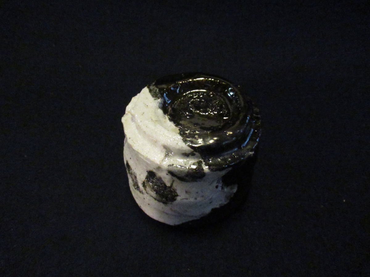 中島勝乃利 引出黒ぐい呑 箱無し 中島勝乃利 引出黒ぐい呑 箱無し 希少