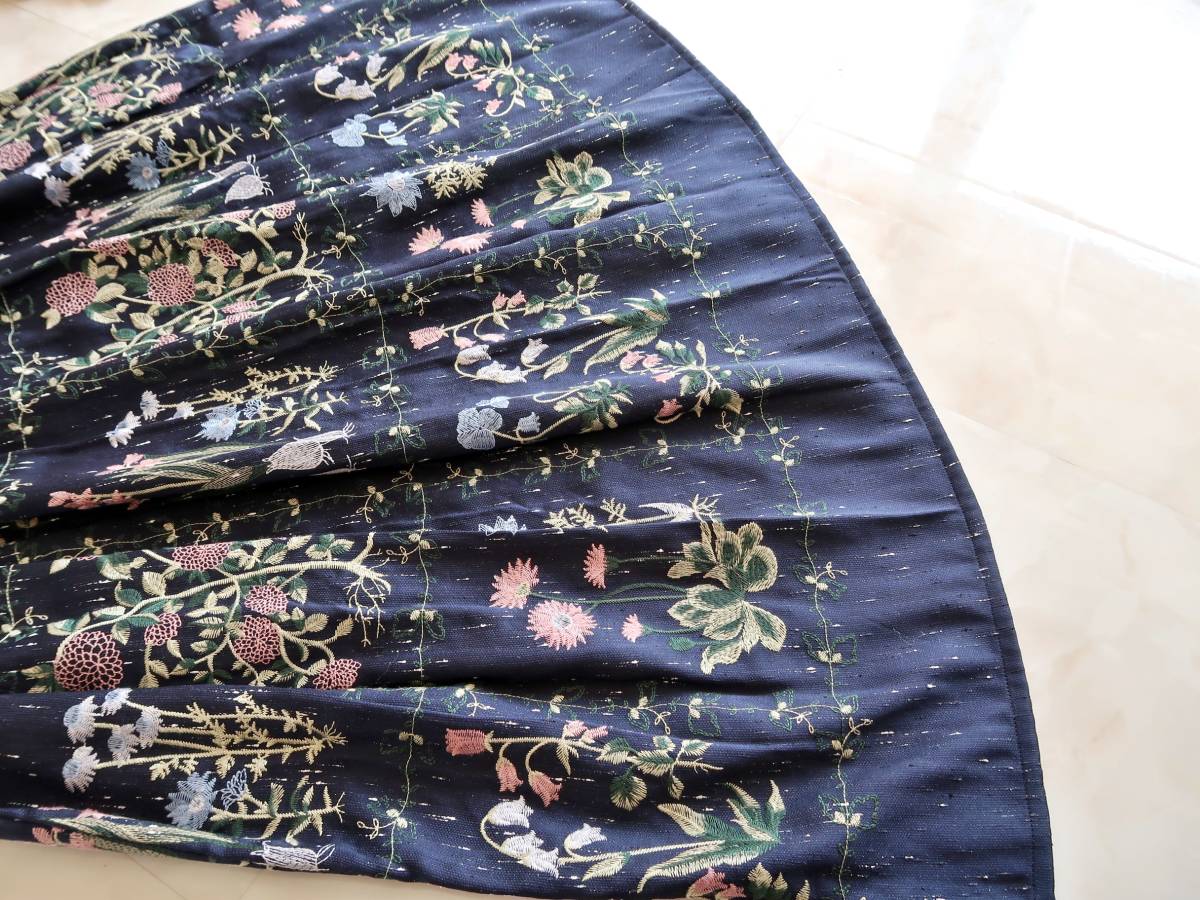 PlaceDeparture ロイスクレヨン刺繍花刺繍紺スカート PlaceDeparture ロイスクレヨン刺繍花刺繍紺スカート