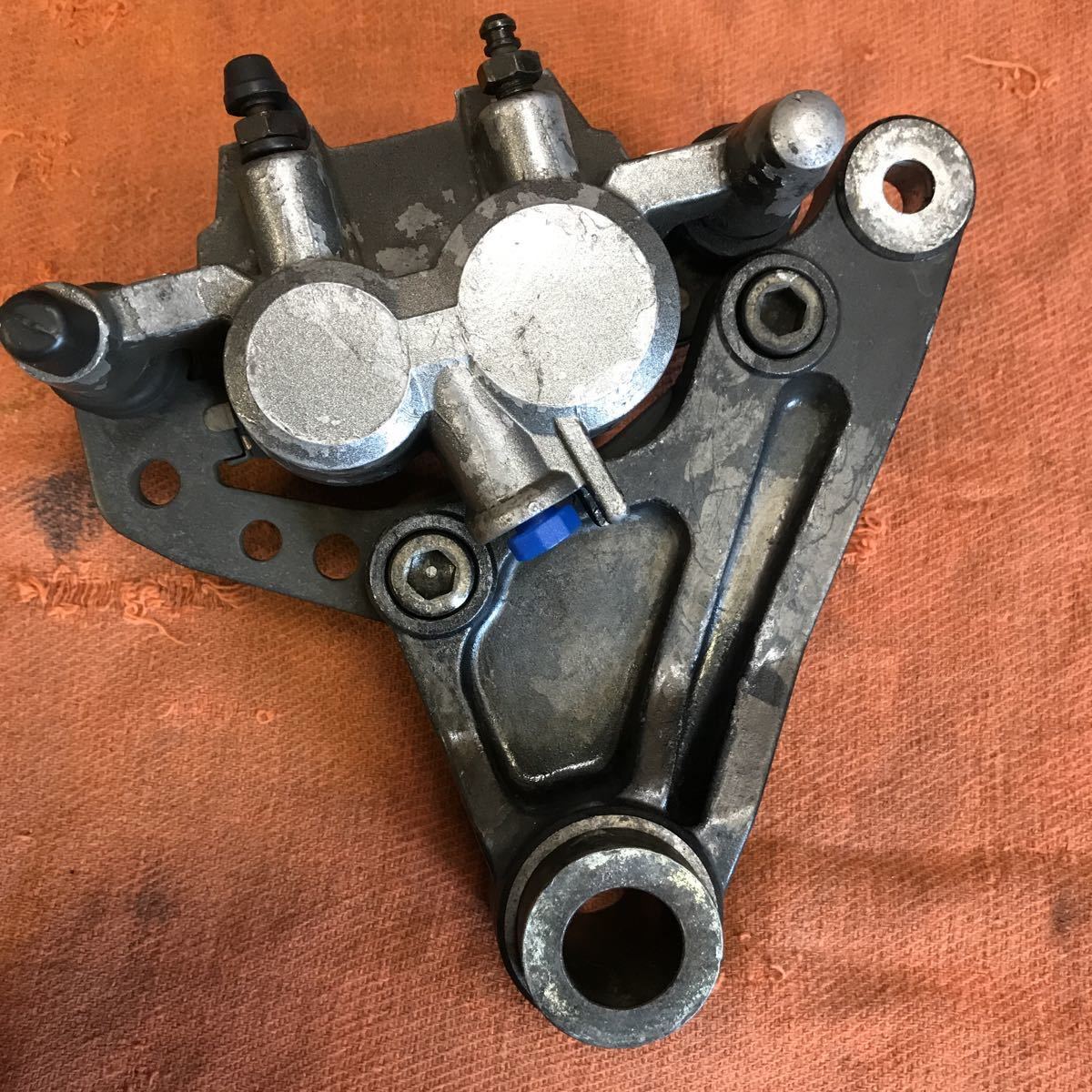 ゼファー1100 ZRT10A 純正 リア ブレーキ キャリパー トルクロッド セット