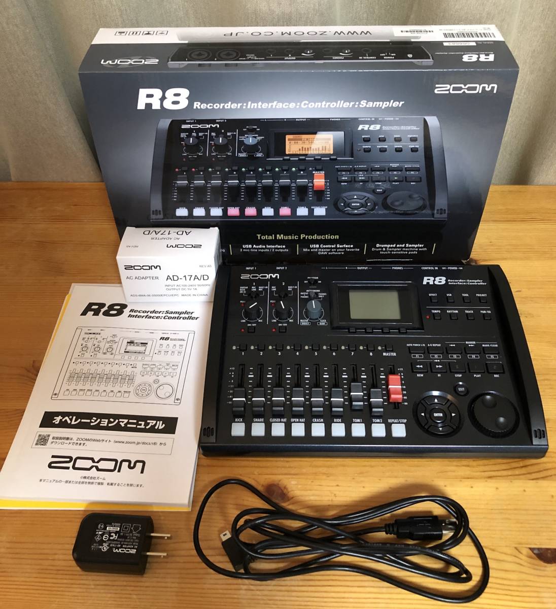 【お得なSDカード32G付き！】ZOOM R8 マルチトラックレコーダー 本体 ZOOM R8 MTR 8 マルチトラックレコーダー SDカード32G付 即決有