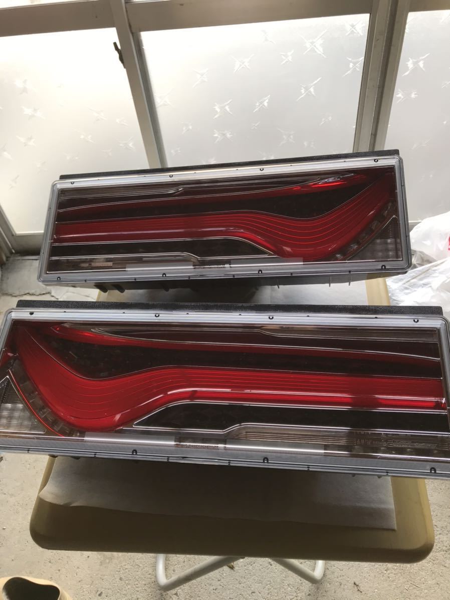 ★送料込み★【新品未使用】KOITO LEDテールランプ シーケンシャル 歌舞伎タイプ　左右セット KOITO KOITO製日野純正LEDテールランプ テールランプ ESS 送料込 トラック用品貨物堂ネットストア