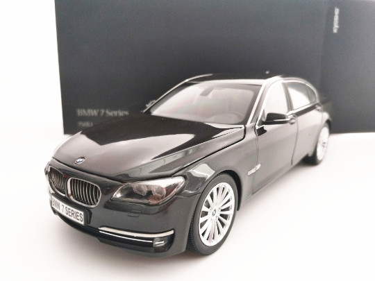 BMW 750Li F02 Facelift 1⁄18 Kyosho - Carbon Black 京商 1/18 BMW