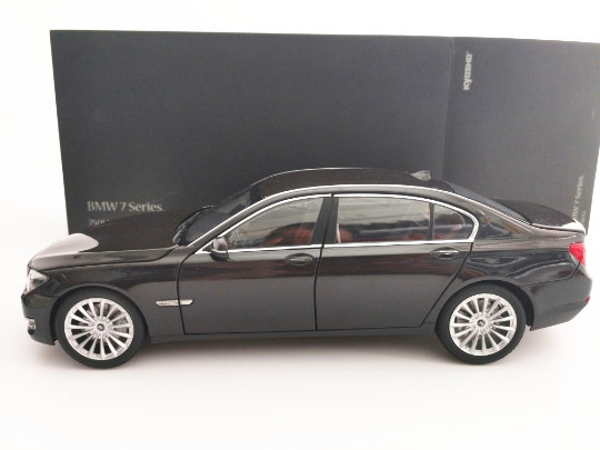 BMW 750Li F02 Facelift 1⁄18 Kyosho - Carbon Black 京商 1/18 BMW
