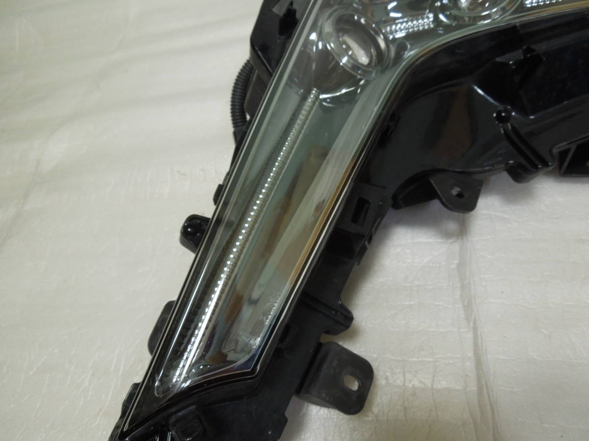 レクサス LX570 純正 右 フォグランプ LED KOITO 60-234 LX570