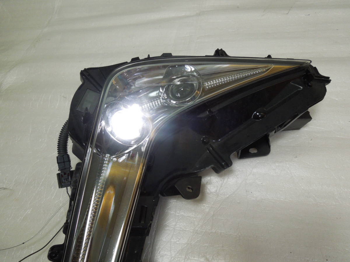レクサス LX570 純正 右 フォグランプ LED KOITO 60-234 LX570