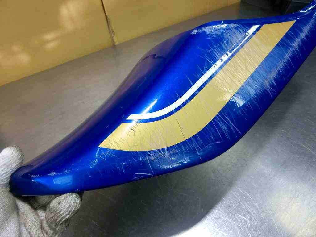 ゼファー400テールカウル 破損あり ゼファー400 FRP製ゼファー400テール⁄シートカウル欠け無⁄補修に