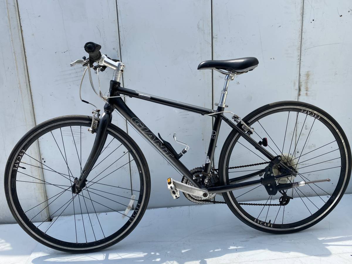 【新作入荷，新作登場】 訳あり GIANT ジャイアント R3 ESCAPE 27インチ 700&times;28C 3&times;8速 XSサイズ 430mm アルミフレーム クロスバイク自転車(Sサイズ)｜売買されたオークション情報、yahooの商品情報をアーカイブ公開 - Sサイズ