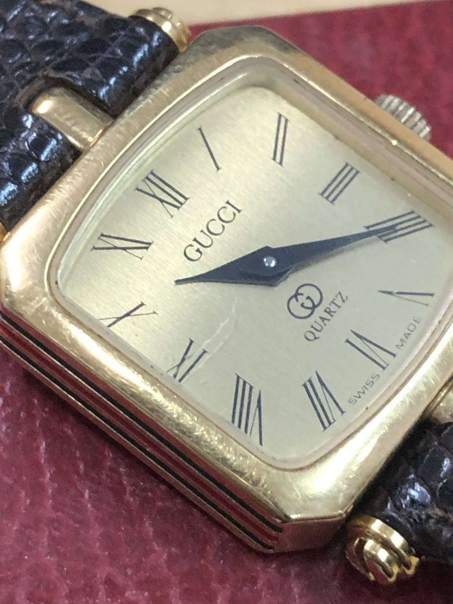 ☆GUCCI/グッチ レディース腕時計☆ レザーベルト ゴールド文字盤