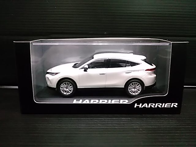 非売品 トヨタ 1/30 新型 ハリアー HARRIER ホワイトパールクリスタル