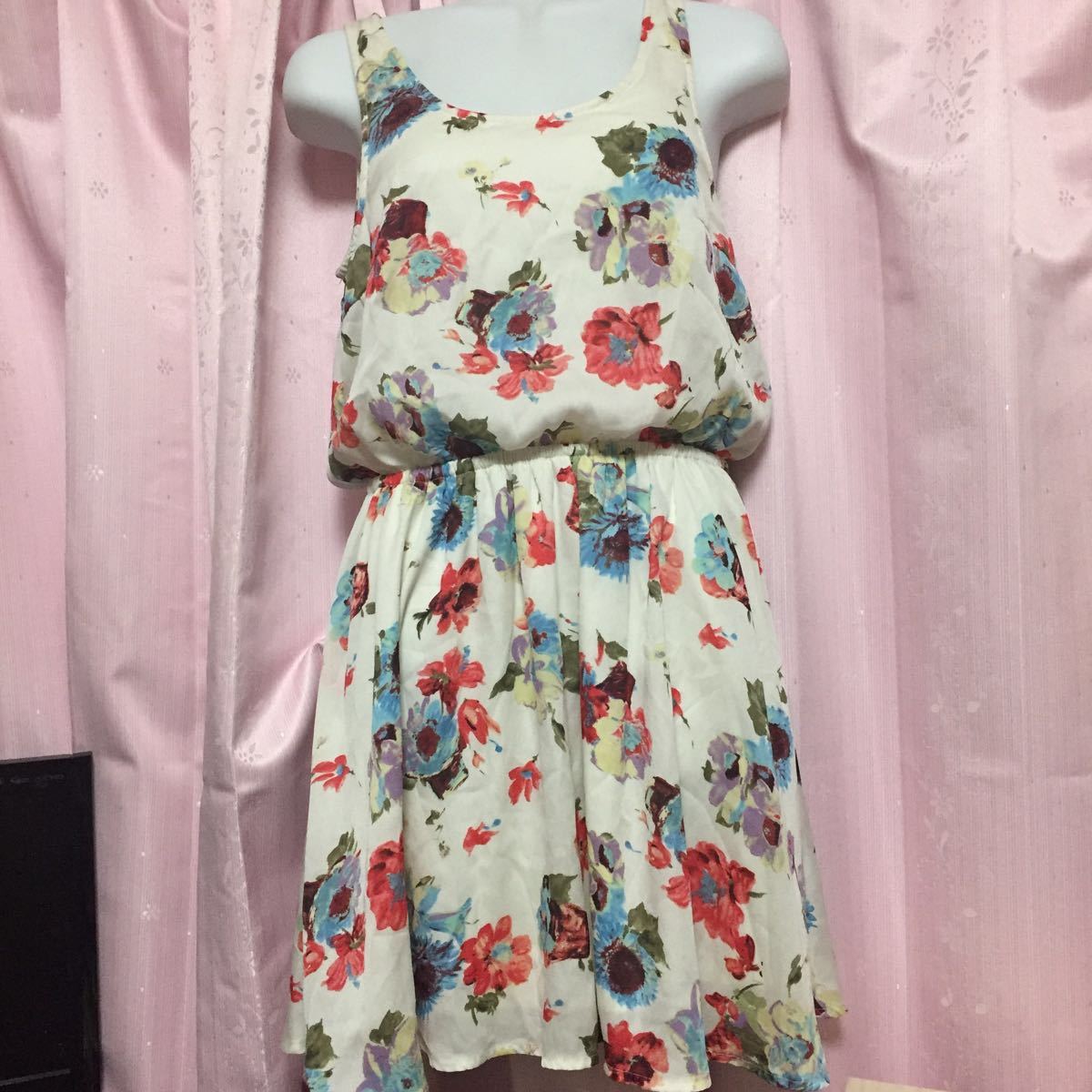 Ingni レトロガール 膝丈花柄 ワンピース 裏地有り ノースリーブ ホワイト イエロー 春夏 Mサイズ 売買されたオークション情報 Yahooの商品情報をアーカイブ公開 オークファン Aucfan Com