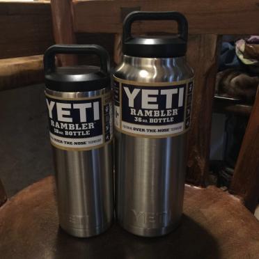 【新作入荷，低価】 2個組 YETI イエティ RAMBLER Bottle 36oz クーラーボトル ＆ Bottle 18oz クーラーボトル 水筒(1.0リットル～)｜売買されたオークション情報、yahooの商品情報をアーカイブ公開 - オークファン 1.0リットル～