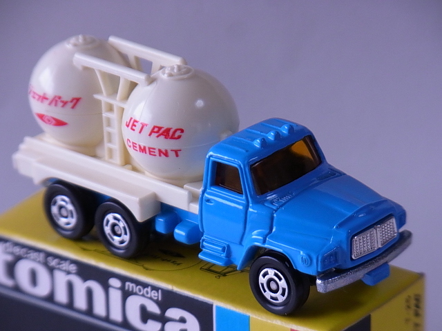黒箱トミカ 42 日産ディーゼル ジェットパック　美品 日本製 デッドストック 絶版黒箱トミカ 42 ニッサンディーゼルジェットパック 美品 日本製