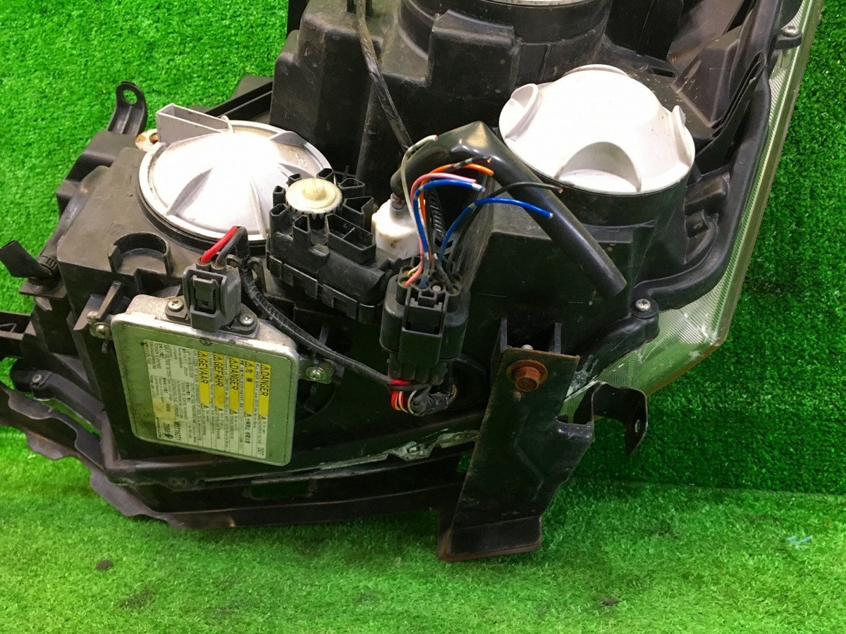 パーツ 8j28 デリカ D5 CV1W 前期 純正 HID ヘッドライト 左右 セット