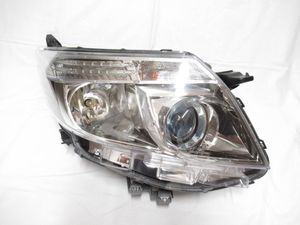 80 エスクァイア　ノア　前期ヘッドライト助手席側 80 前期 ノア Si エスクァイア 助手席側 右側 ヘッドライト LED 美品