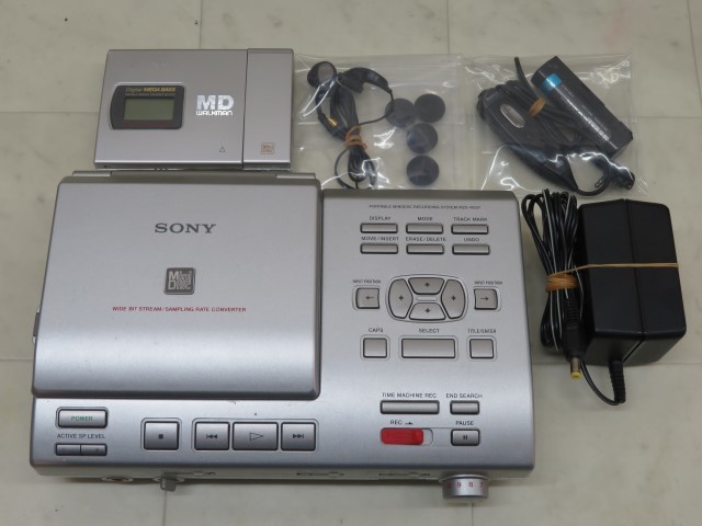 ☆SONY MZ-R5ST ポータブルMDレコーダー シルバー WALKMAN MZS-R5ST MD