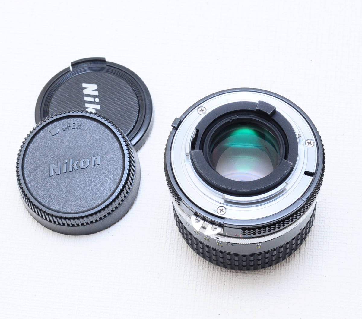 85mm Nikon Ai NIKKOR Ai-s Nikkor : f2 F2 NIKON 公式 ☆超美品 カビ、