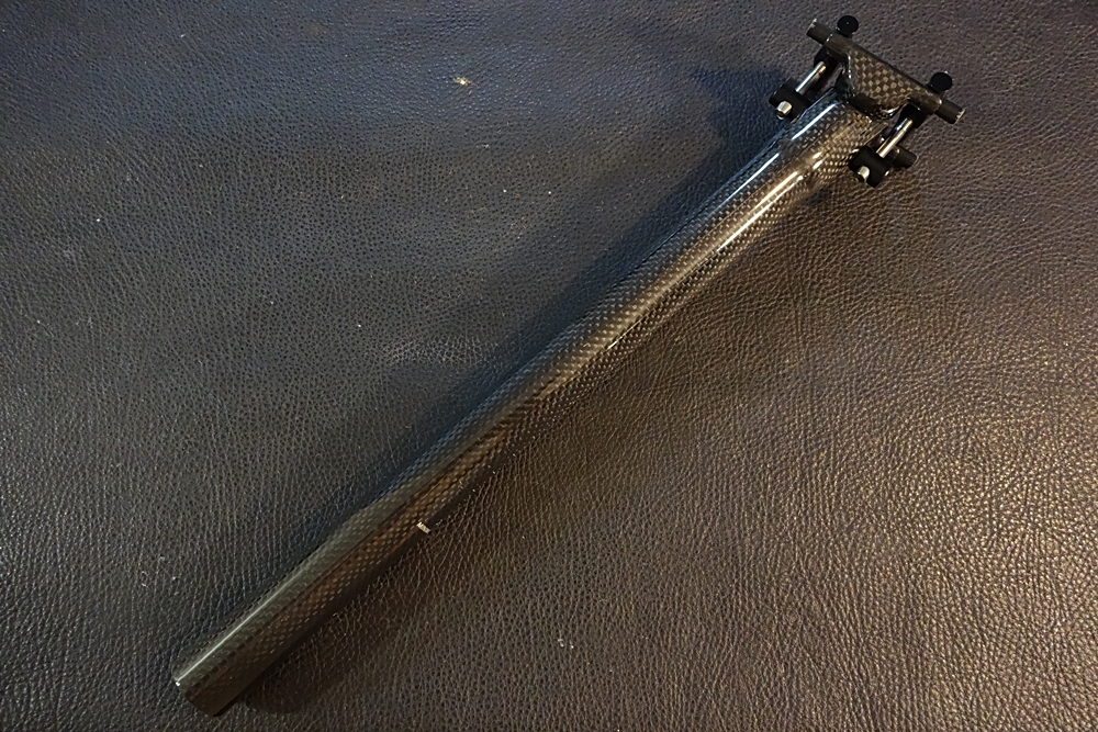  ドライカーボン シートポスト オフセット0 チタンボルト 27.2mm 350mm グロスフィニッシュ 2ボルトクランプ 軽量 高強度(直径27.2mm)｜売買されたオークション情報、yahooの商品情報をアーカイブ 直径27.2mm